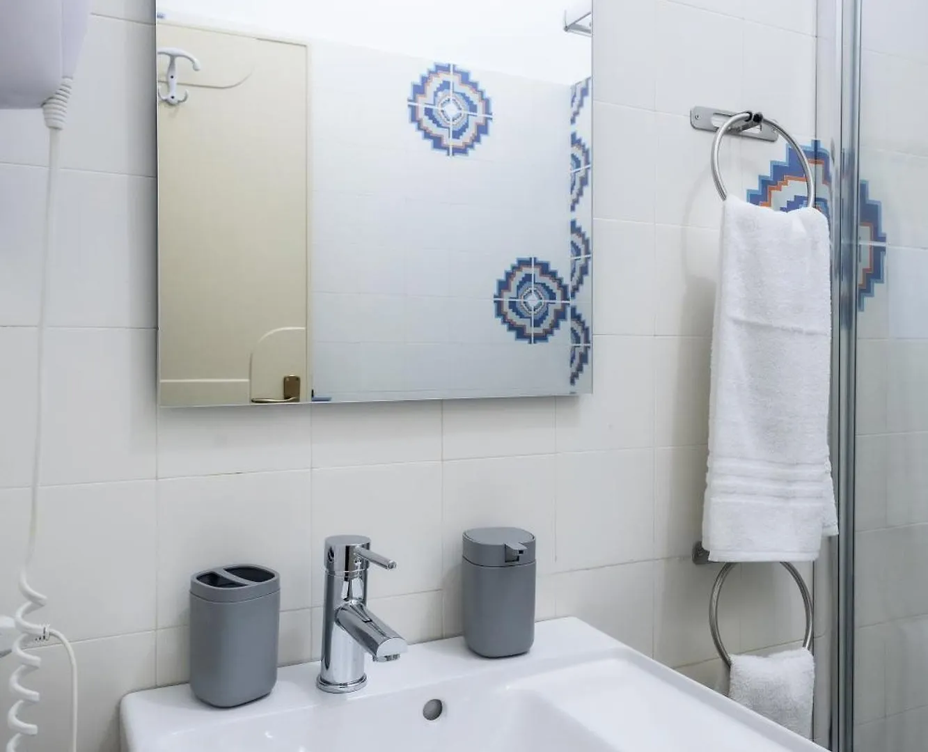 Mansueto Ashur Mondello Apartment