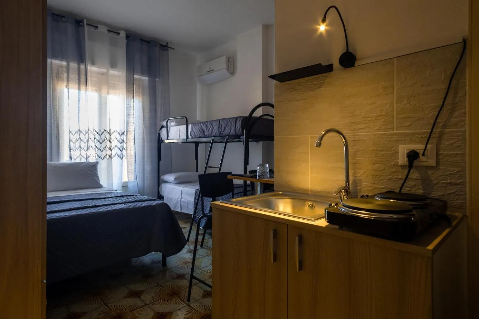 Mansueto Ashur Mondello Apartment