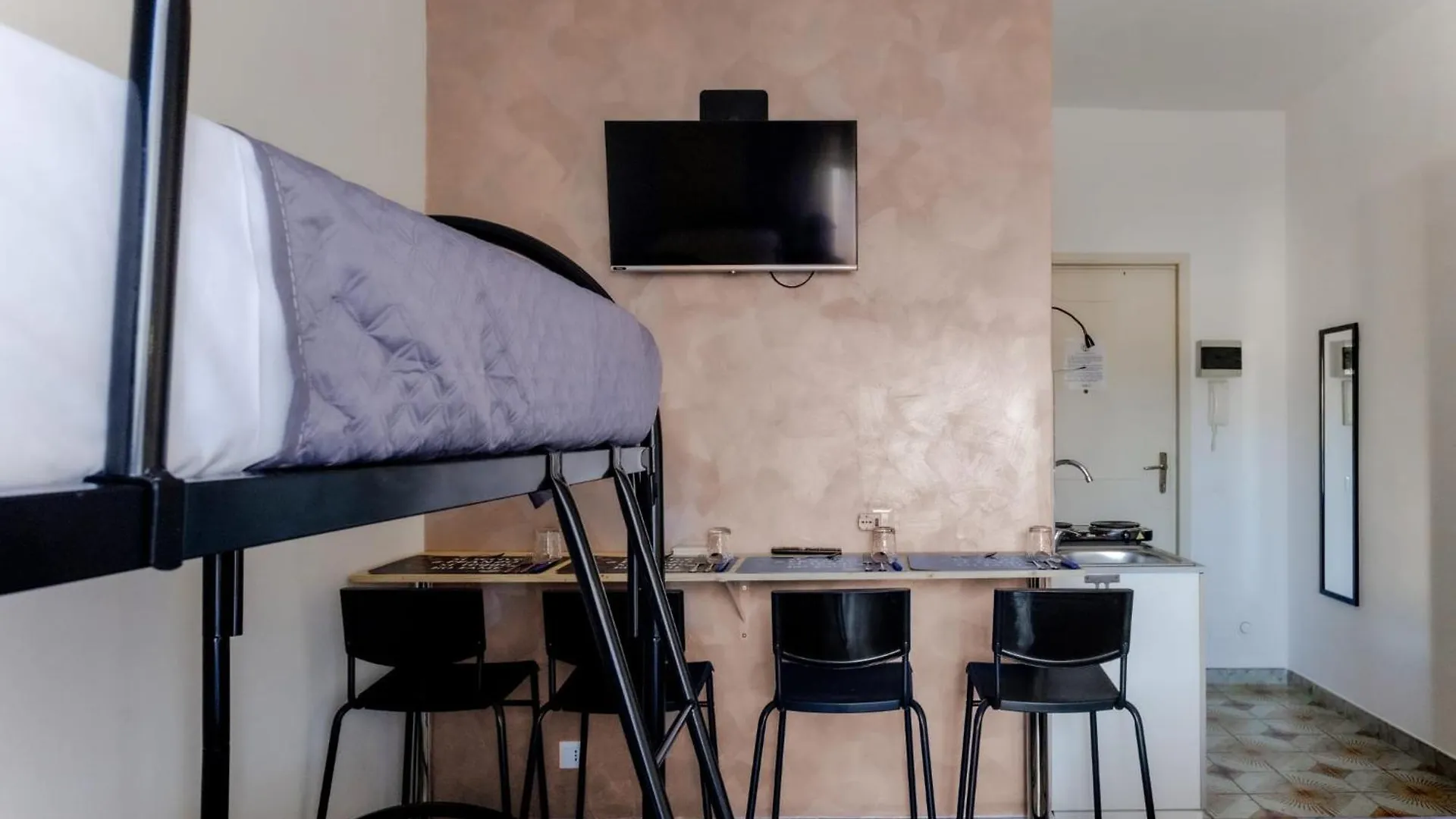 Mansueto Ashur Mondello Apartment