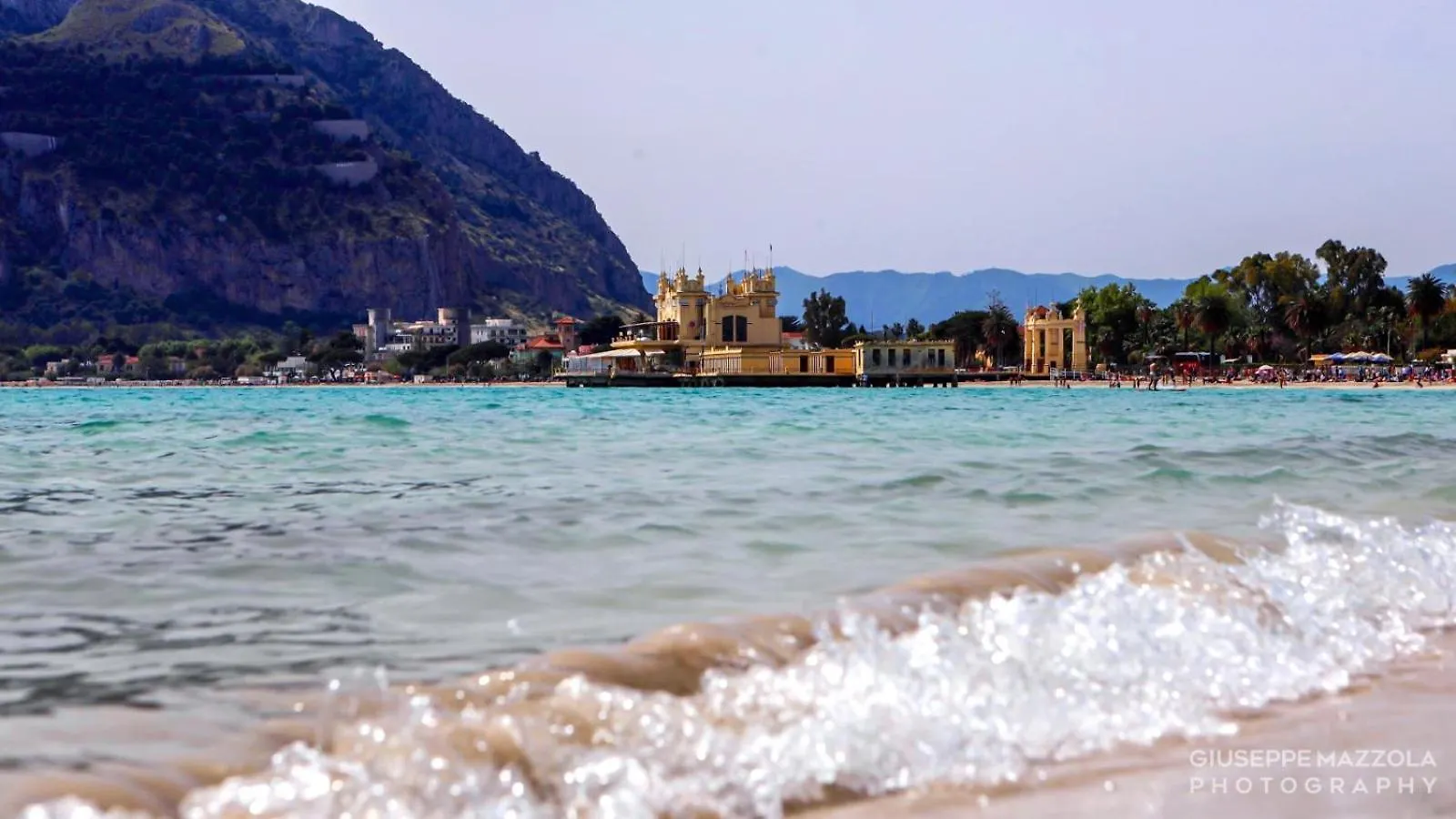 Mansueto Ashur Mondello Apartment