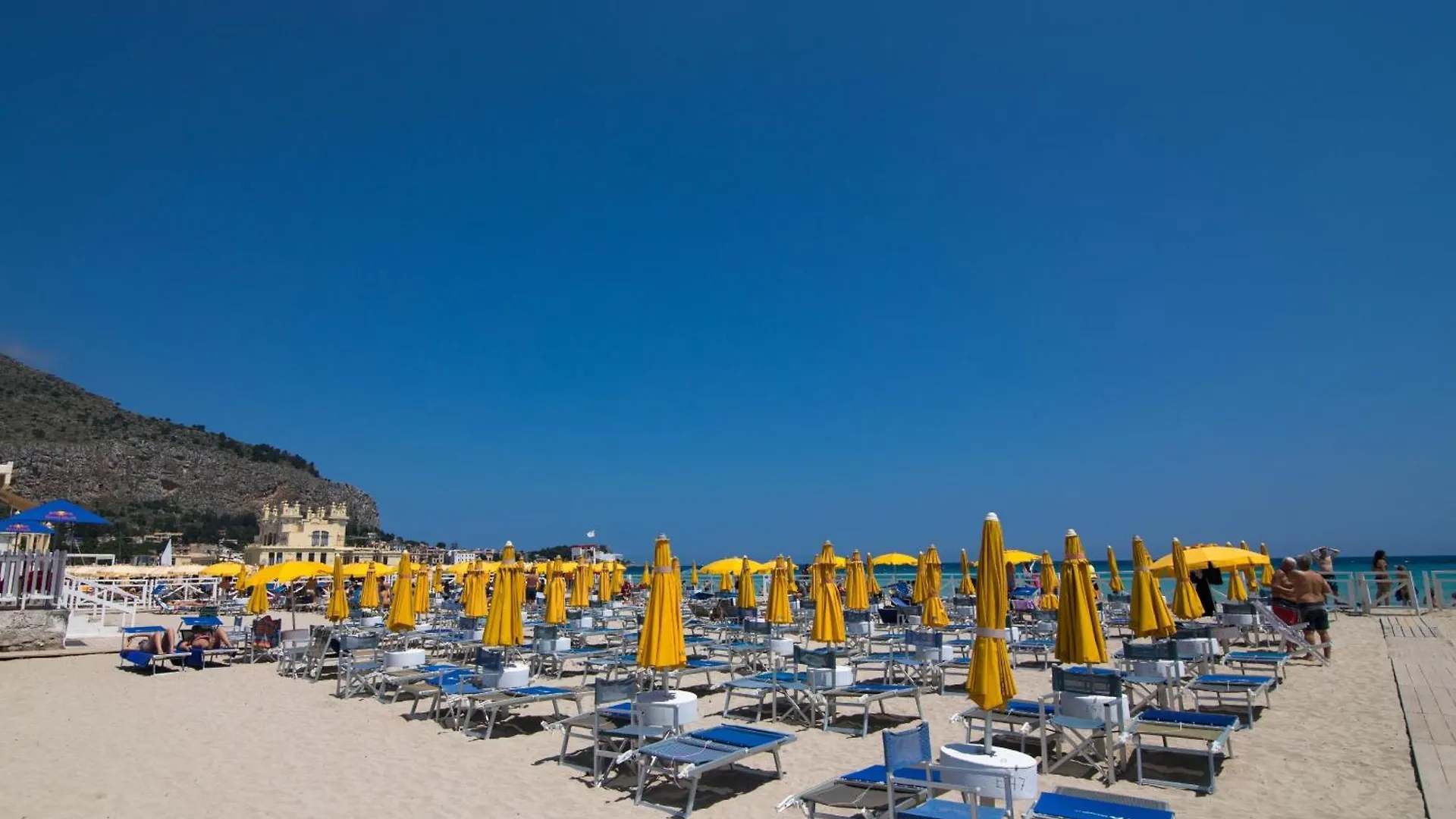 Mansueto Ashur Mondello Apartment