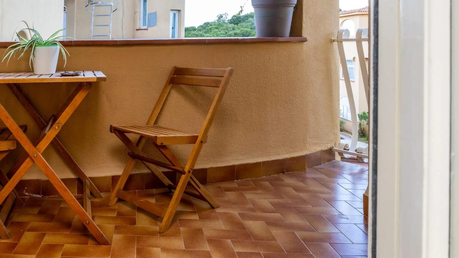 Mansueto Ashur Mondello Apartment