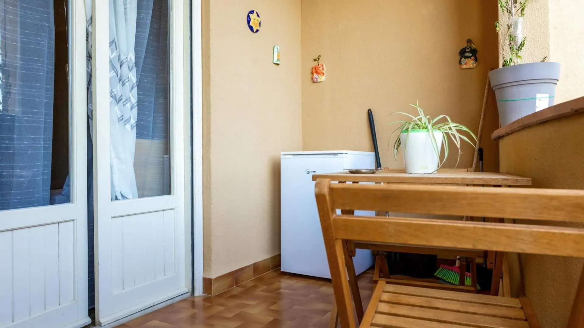 Mansueto Ashur Mondello Apartment 0*,