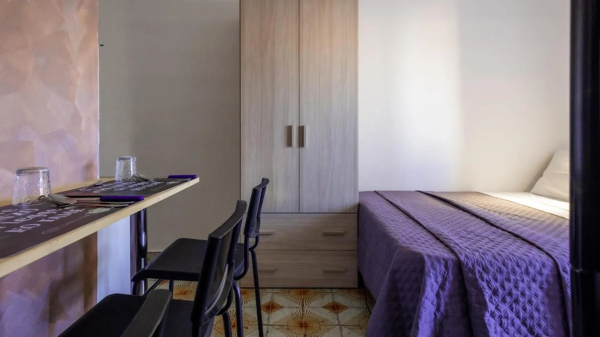 Mansueto Ashur Mondello Apartment