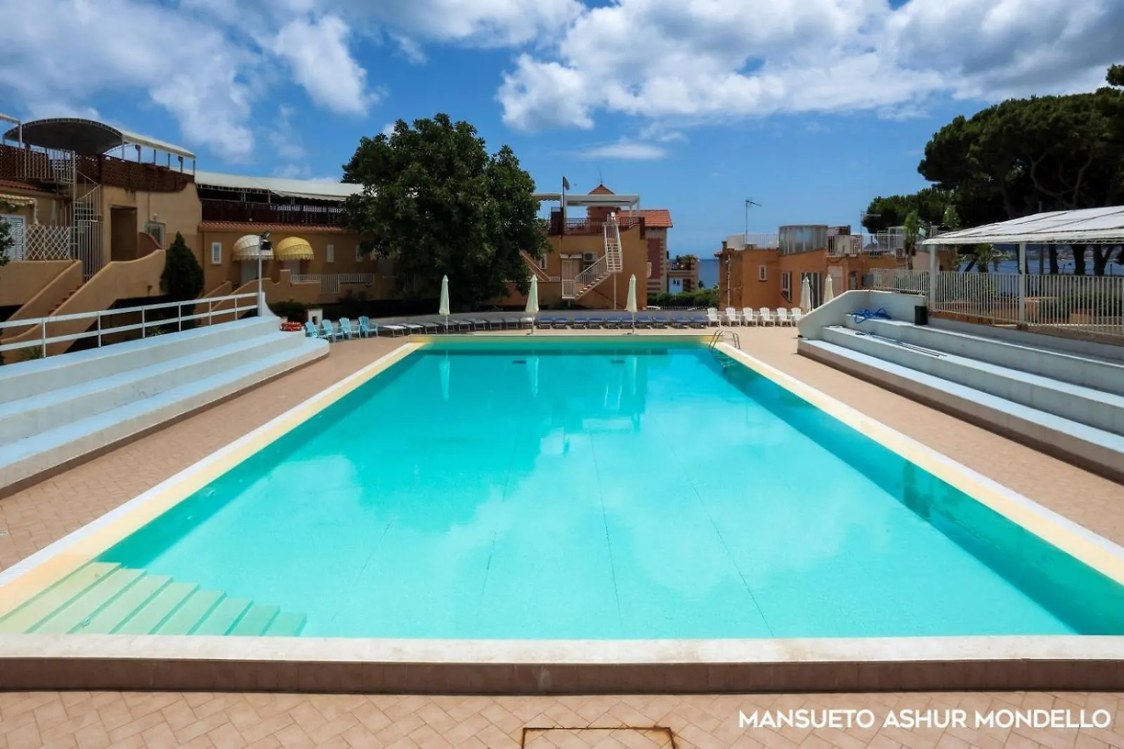 Mansueto Ashur Mondello Apartment